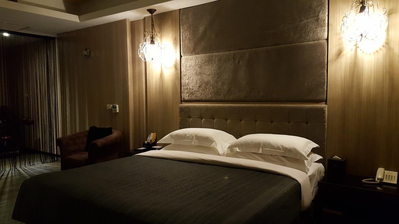 The Riverside Hotel & Motel Гаосюн Экстерьер фото