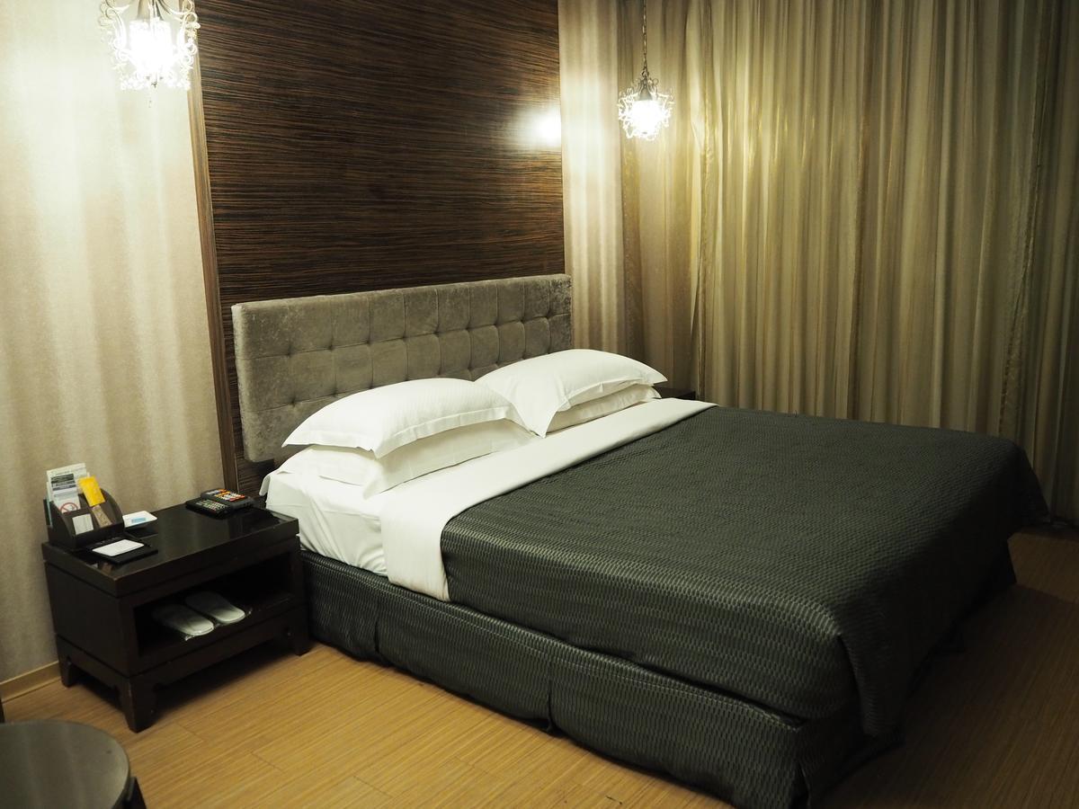 The Riverside Hotel & Motel Гаосюн Экстерьер фото