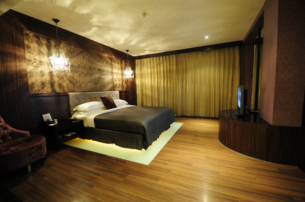 The Riverside Hotel & Motel Гаосюн Экстерьер фото