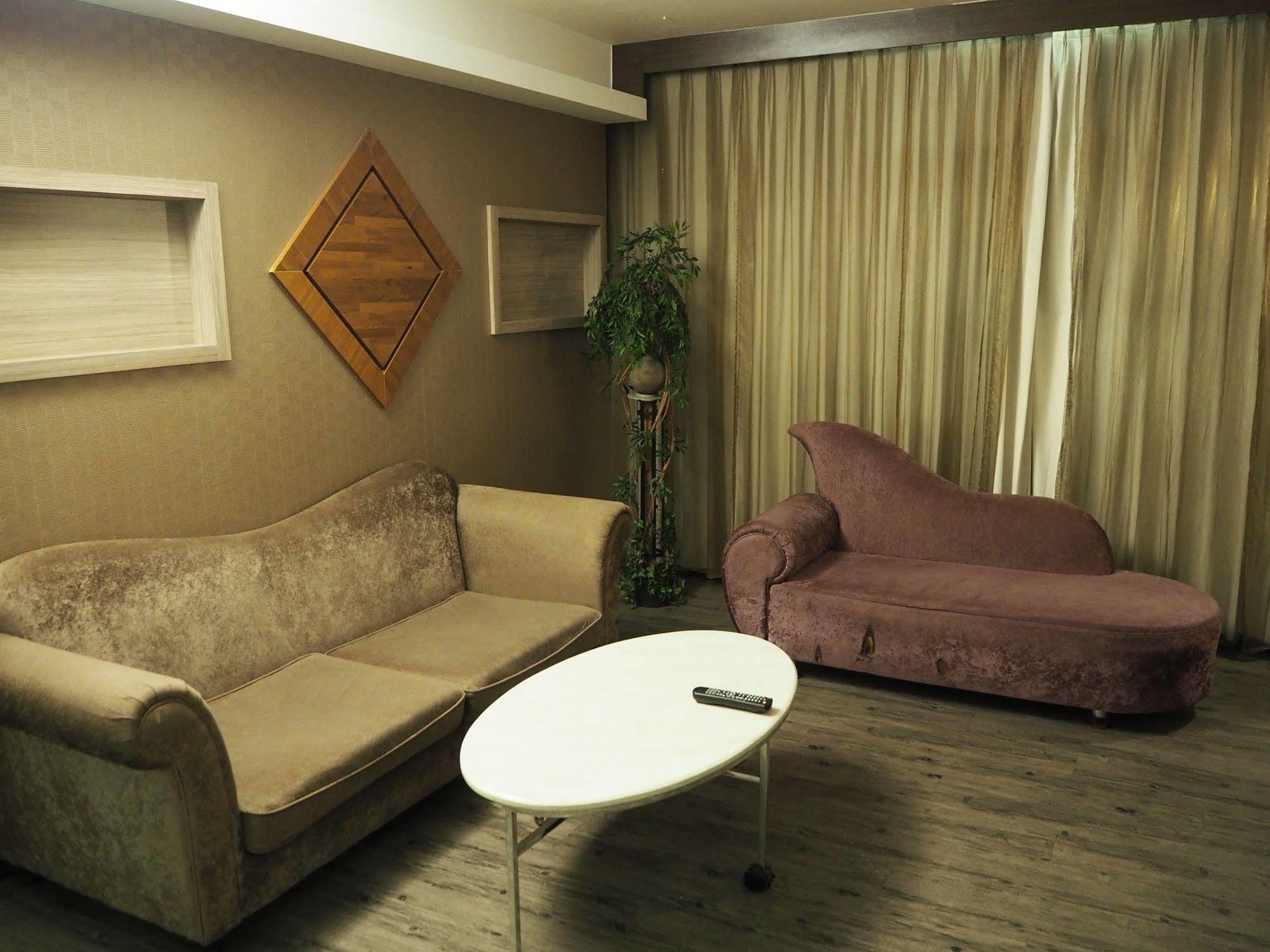 The Riverside Hotel & Motel Гаосюн Экстерьер фото
