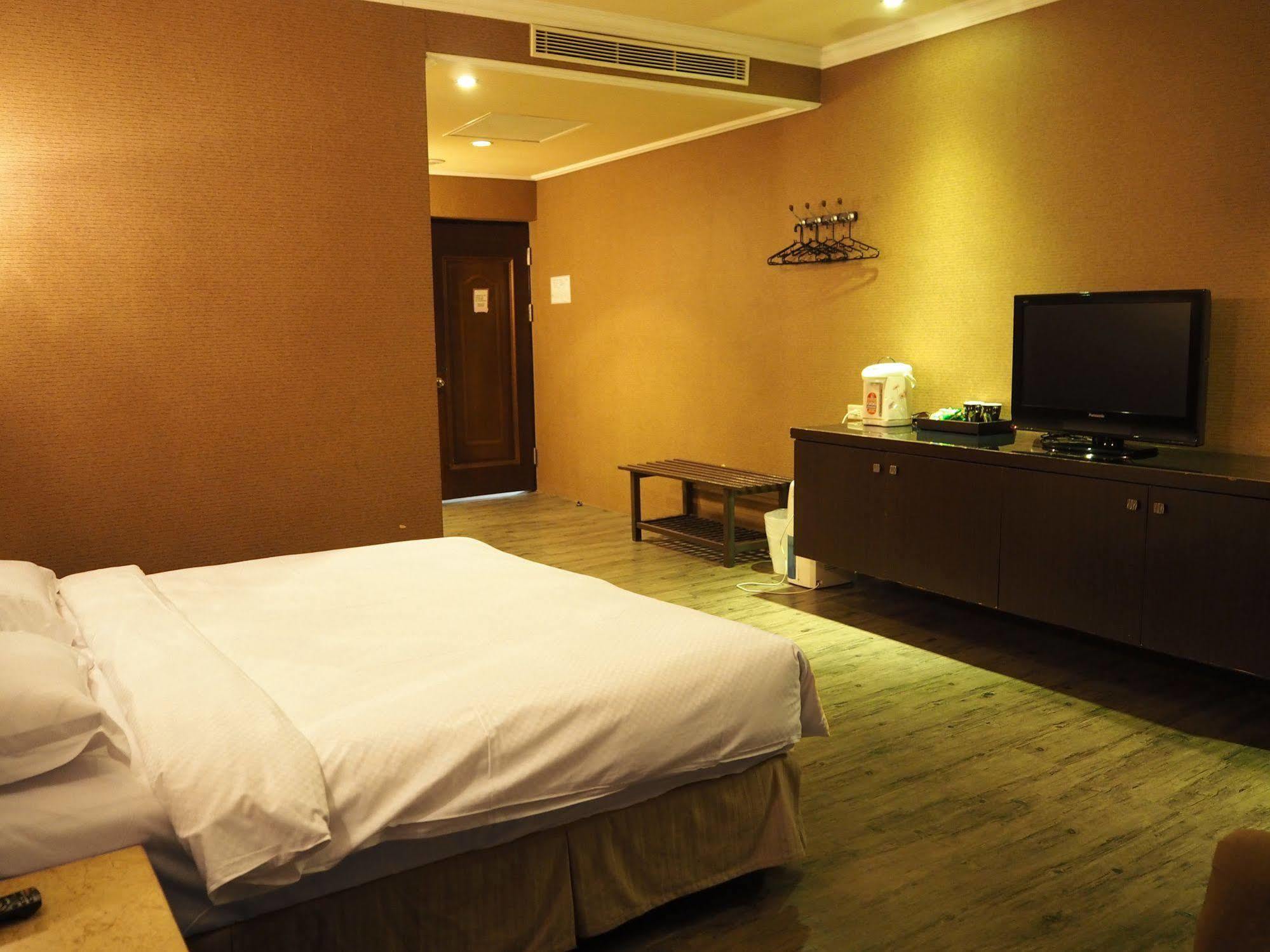 The Riverside Hotel & Motel Гаосюн Экстерьер фото