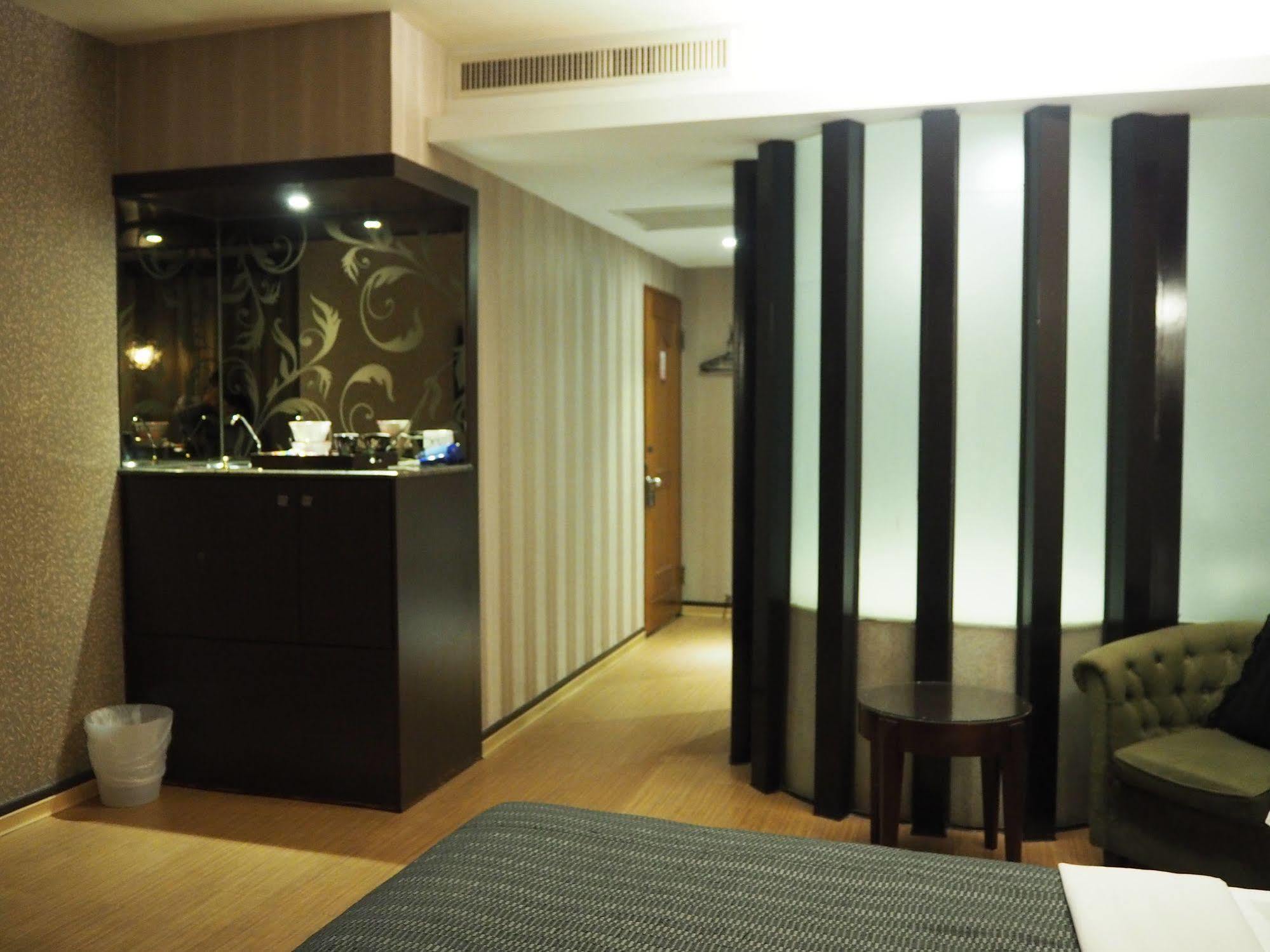 The Riverside Hotel & Motel Гаосюн Экстерьер фото