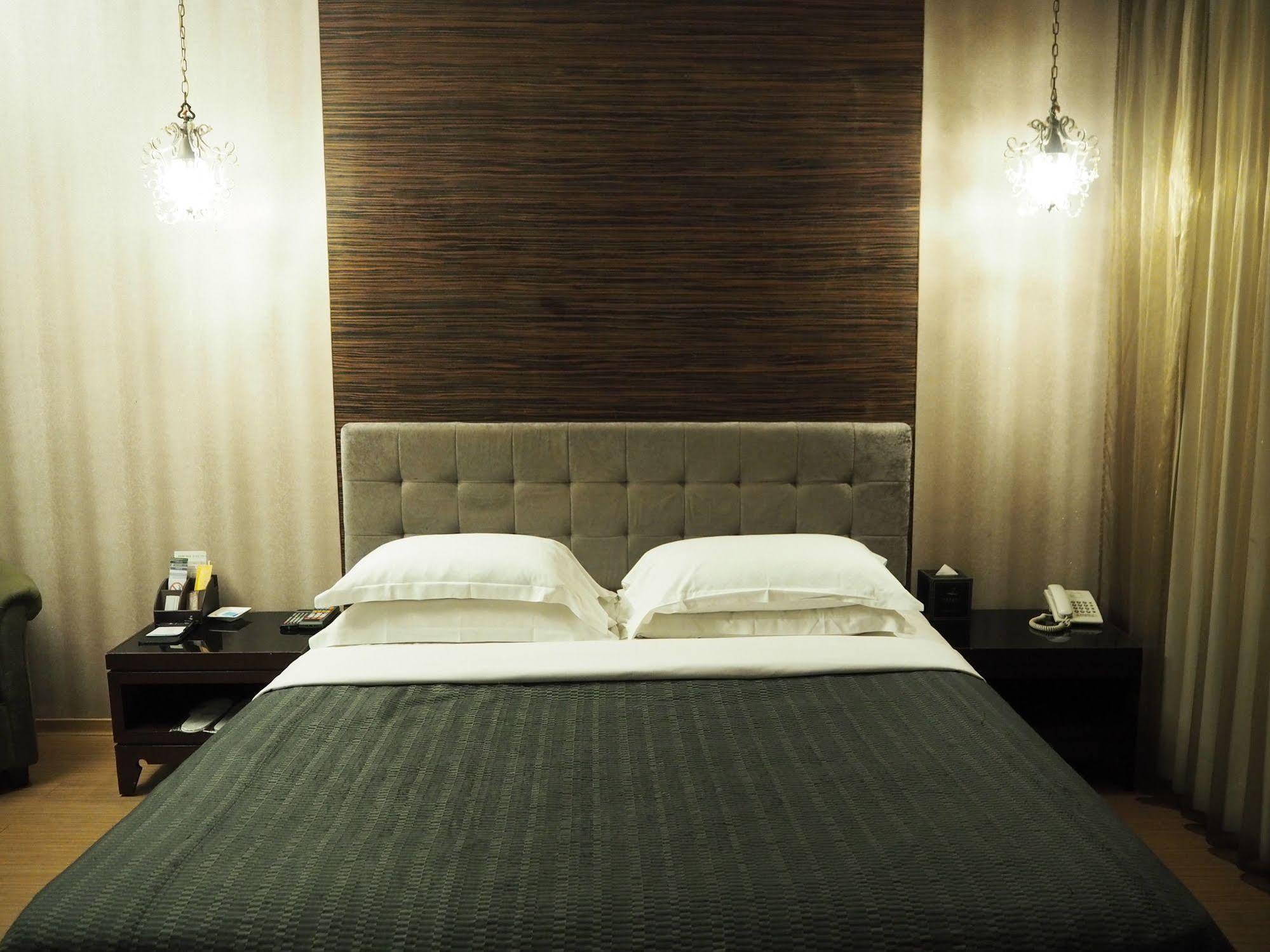 The Riverside Hotel & Motel Гаосюн Экстерьер фото