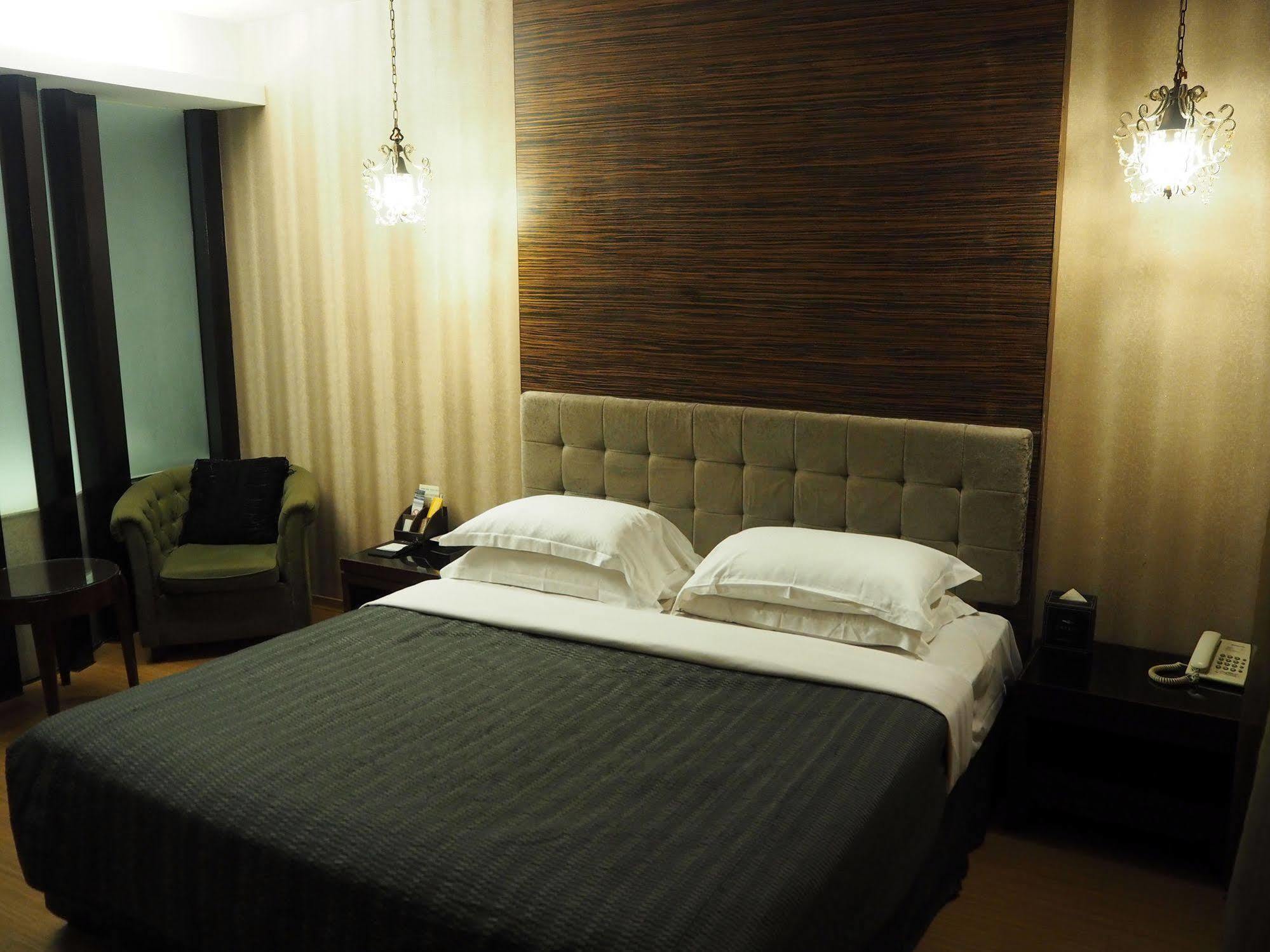 The Riverside Hotel & Motel Гаосюн Экстерьер фото